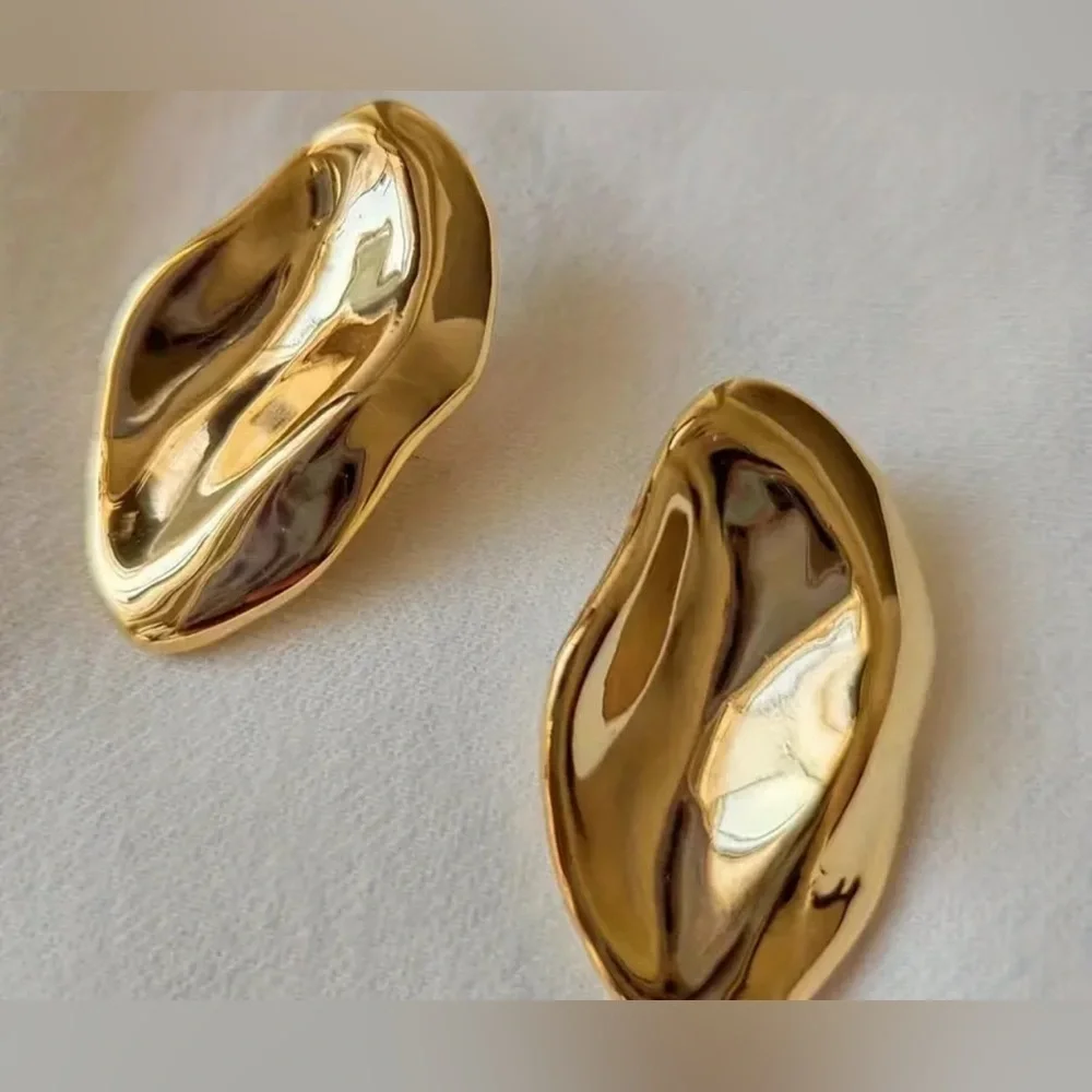 New Gold Metal elegant Irregular Oval Earrings 🔥🔥